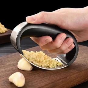 3 in 1 arc shape kitchen accessories plastic manual stainless steel garlic press crusher grinder and peeler set