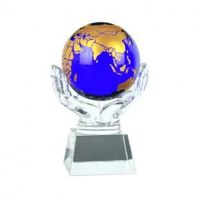 Custom K9 Crystal Trophy Glass Earth Ball Crystal Globe With Hand For Environmental Trophy